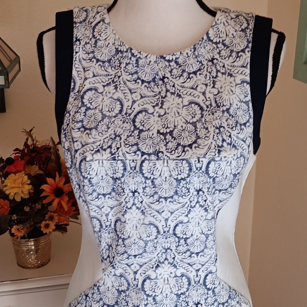 G.I.N Colorblock Dress - Picture 2 of 11